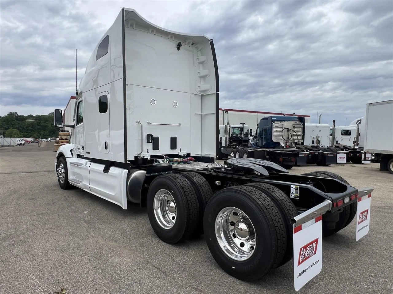 2027 Peterbilt 579 in South St. Paul, MN — photo 4