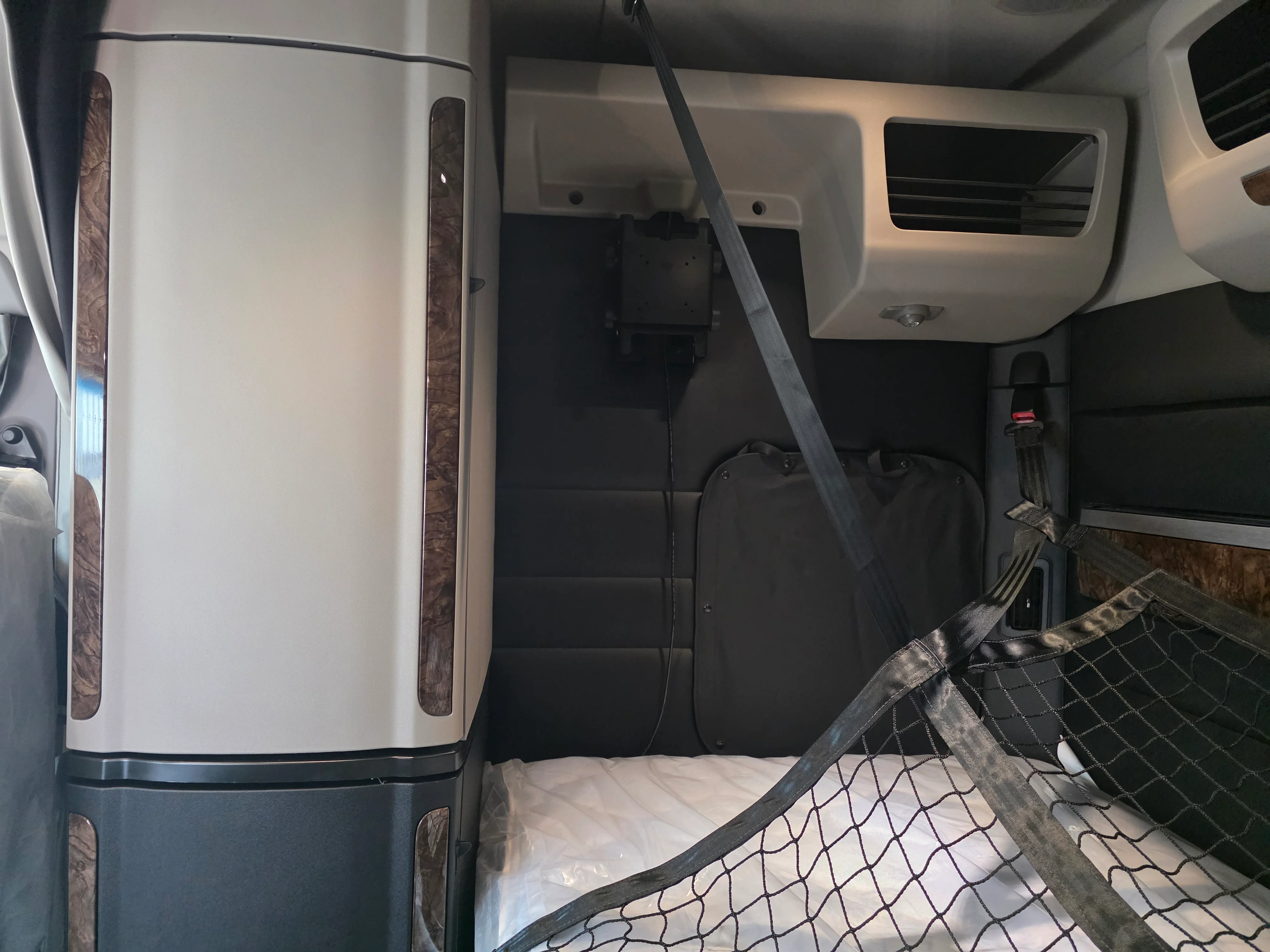 2027 Peterbilt 589 — photo 11