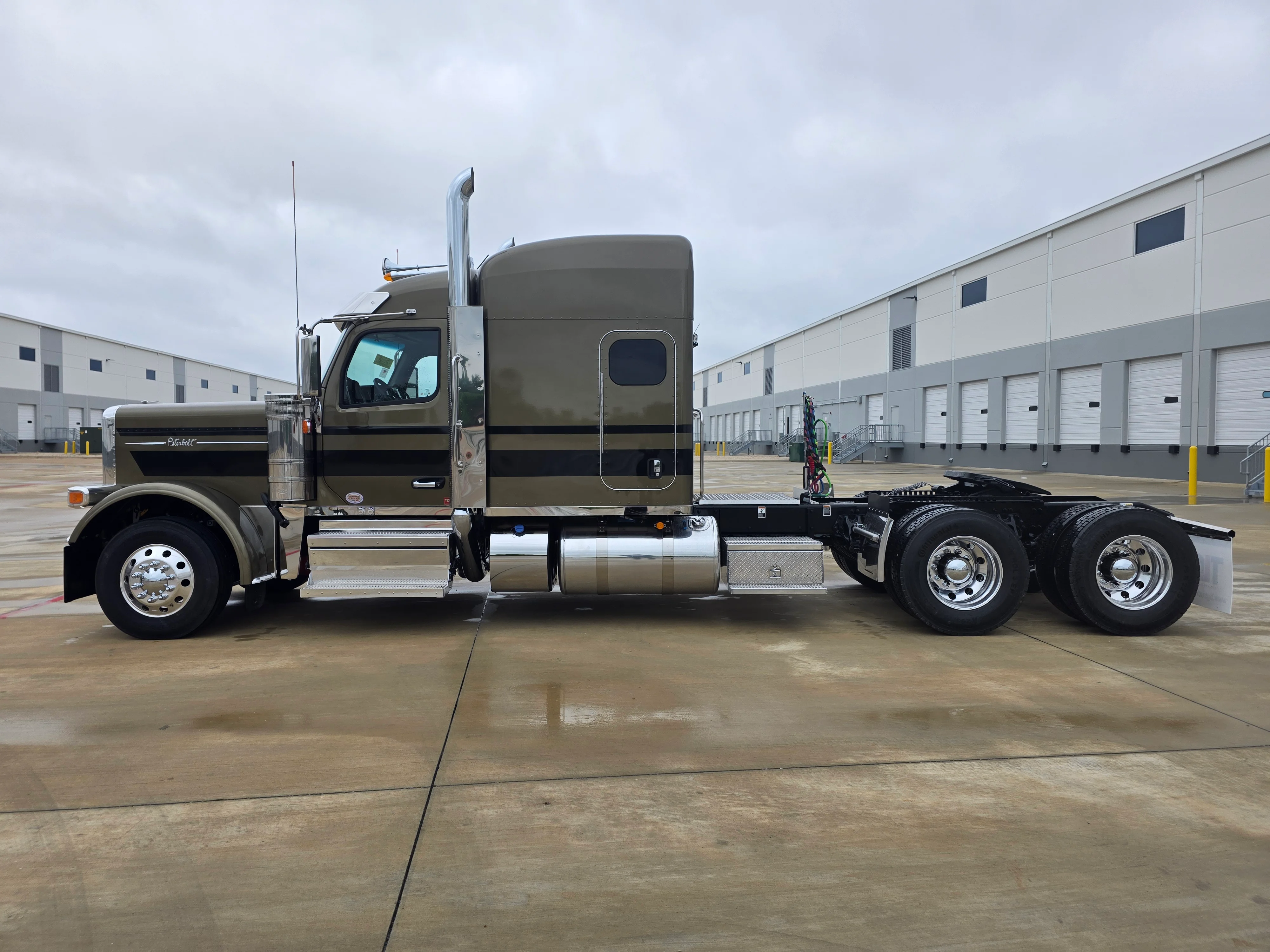 2027 Peterbilt 589 — photo 2