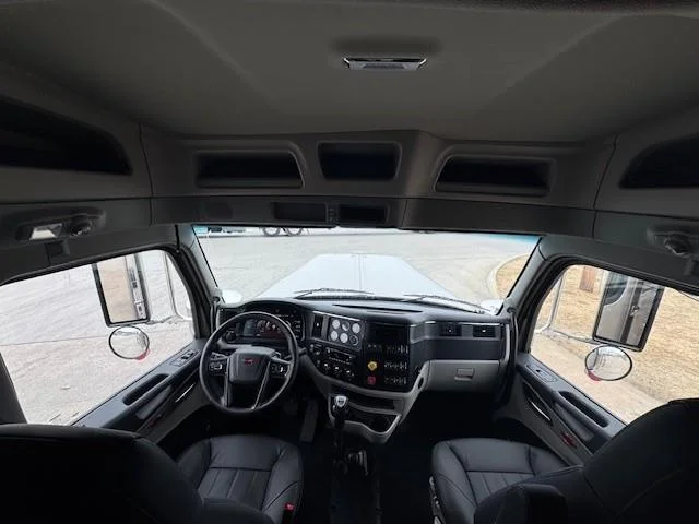 2027 Peterbilt 589 - image 25