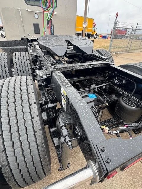 2027 Peterbilt 589 - image 8