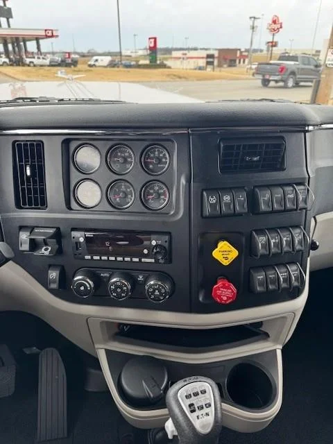 2027 Peterbilt 589 - image 19