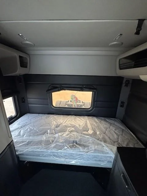 2027 Peterbilt 589 - image 22