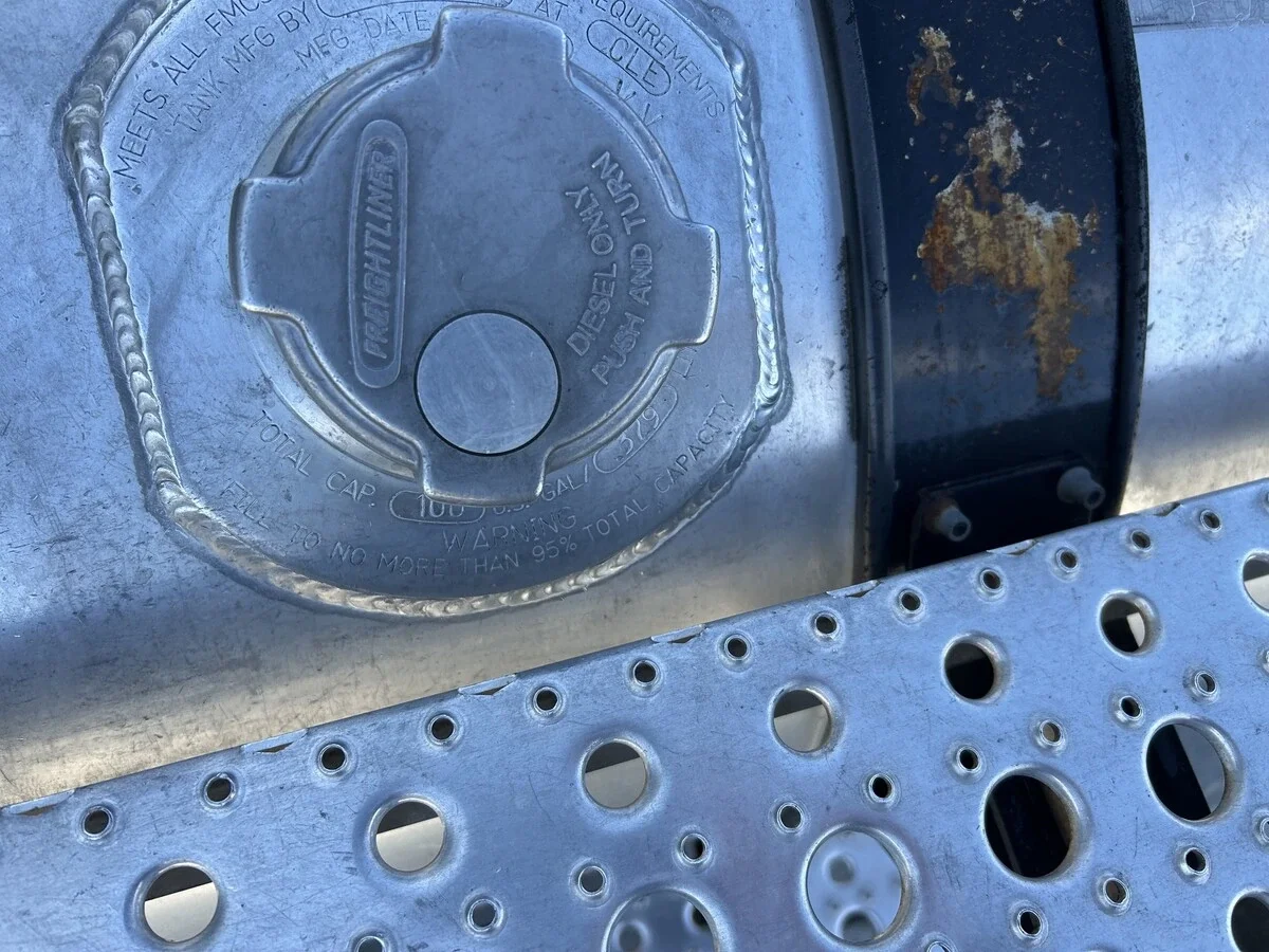 2016 Freightliner Cascadia - image 11