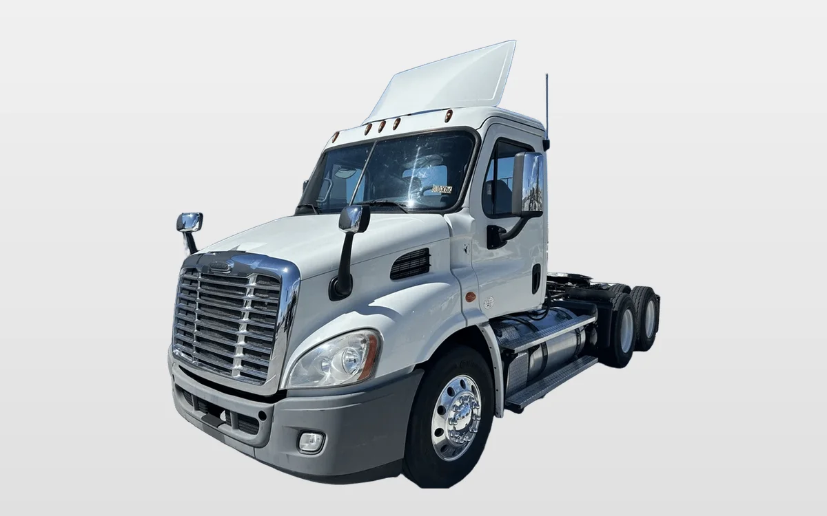 2016 Freightliner Cascadia - image 1