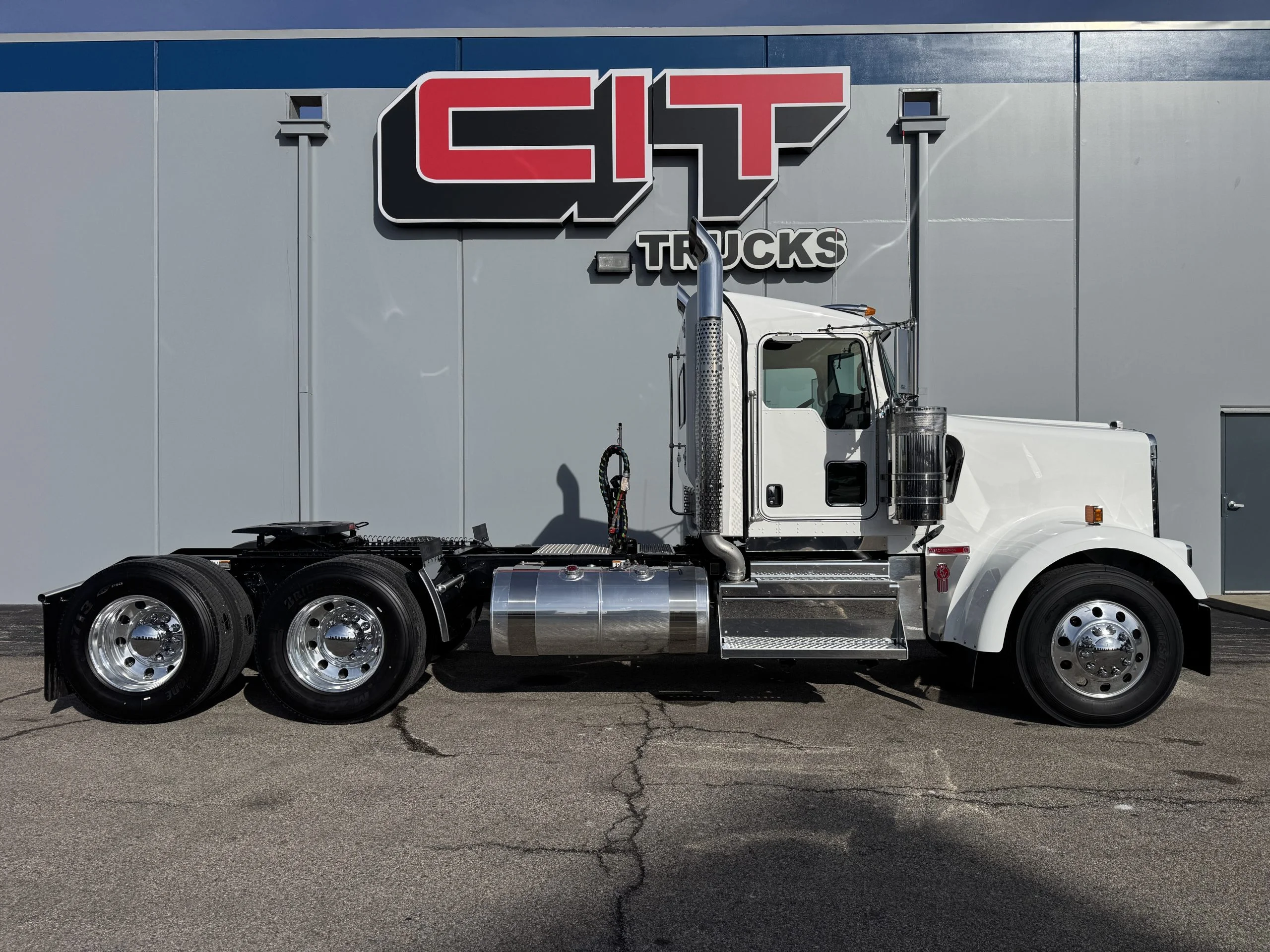 2027 Kenworth W900 - image 4