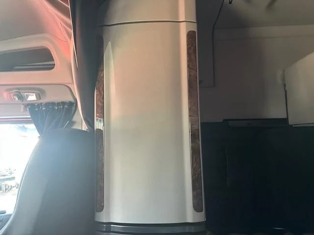 2027 Peterbilt 589 - image 20