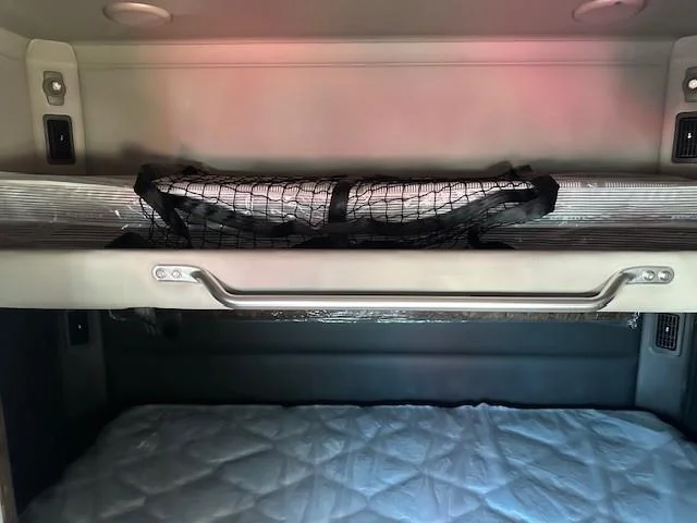 2027 Peterbilt 589 - image 29