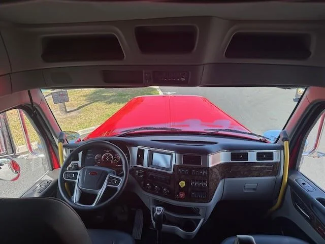 2027 Peterbilt 589 - image 32