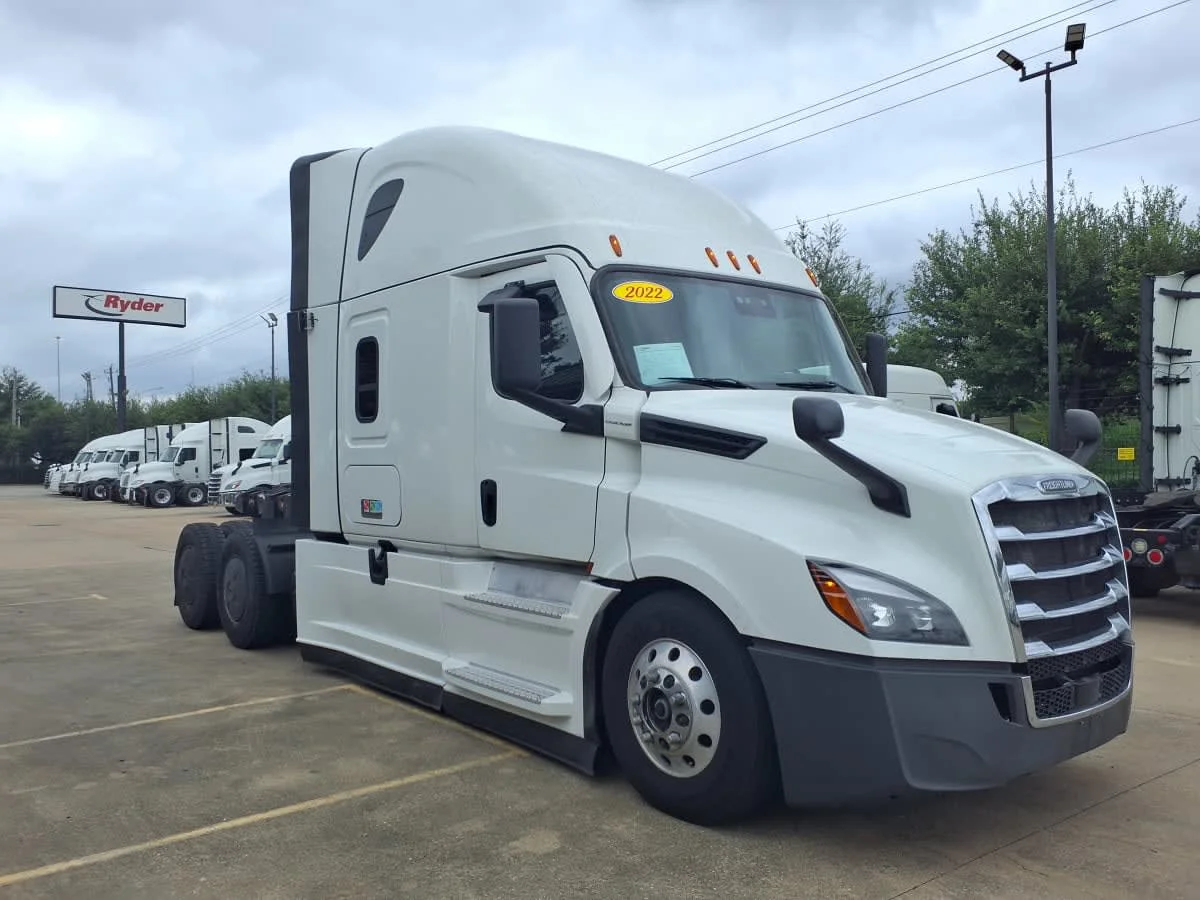 2022 Freightliner Cascadia in Houston, TX — photo 3