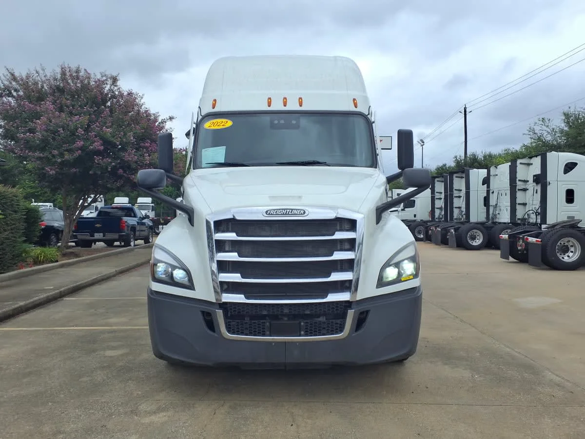 2022 Freightliner Cascadia in Houston, TX — photo 2