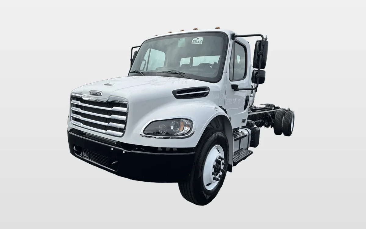 2025 Freightliner M2 106 - image 1