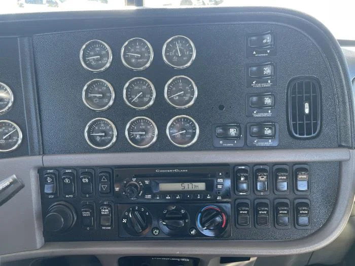 2014 Peterbilt 365 - image 21