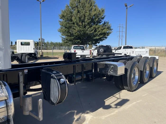 2014 Peterbilt 365 - image 17