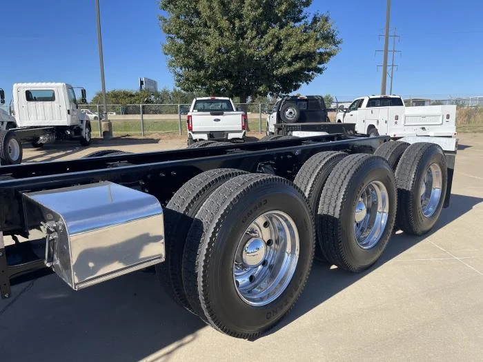 2014 Peterbilt 365 - image 16