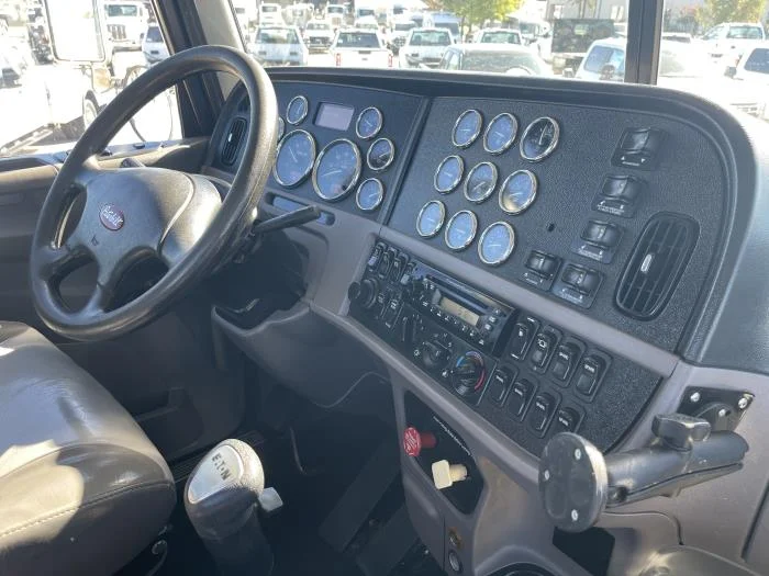 2014 Peterbilt 365 in Oklahoma City, OK — photo 24