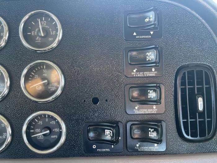 2014 Peterbilt 365 in Oklahoma City, OK — photo 22
