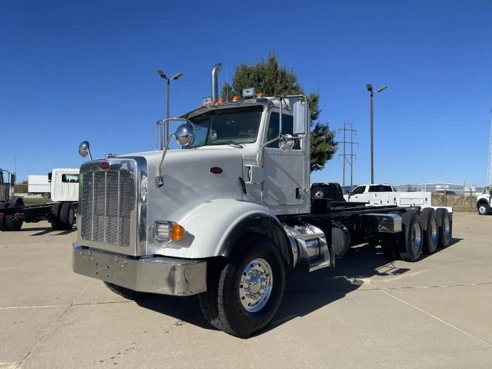 2014 Peterbilt 365 in Oklahoma City, OK — photo 2