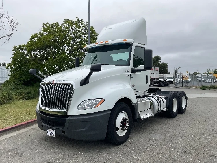 2019 International LT in West Sacramento, CA — photo 3