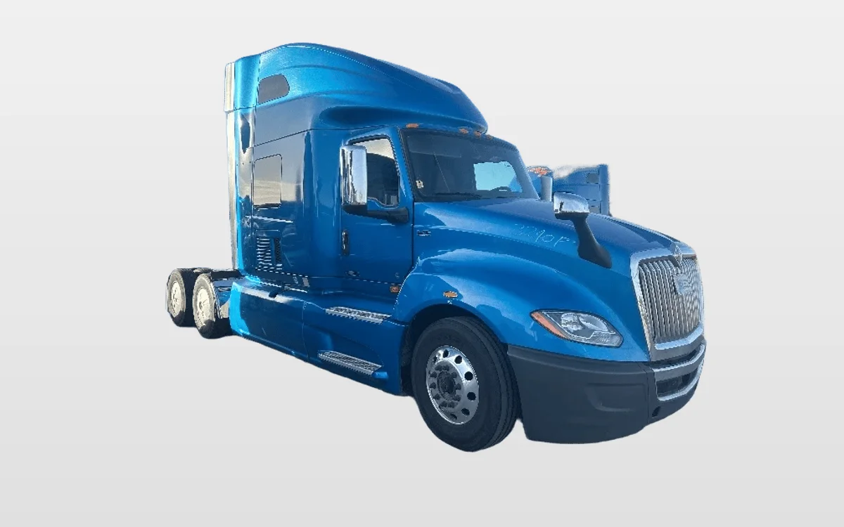 2021 International LT - image 1