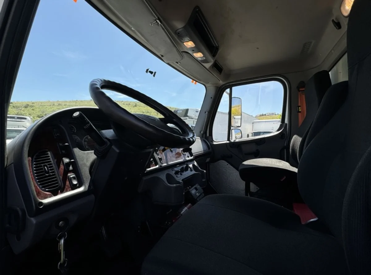 2017 Freightliner M2 106 - image 8
