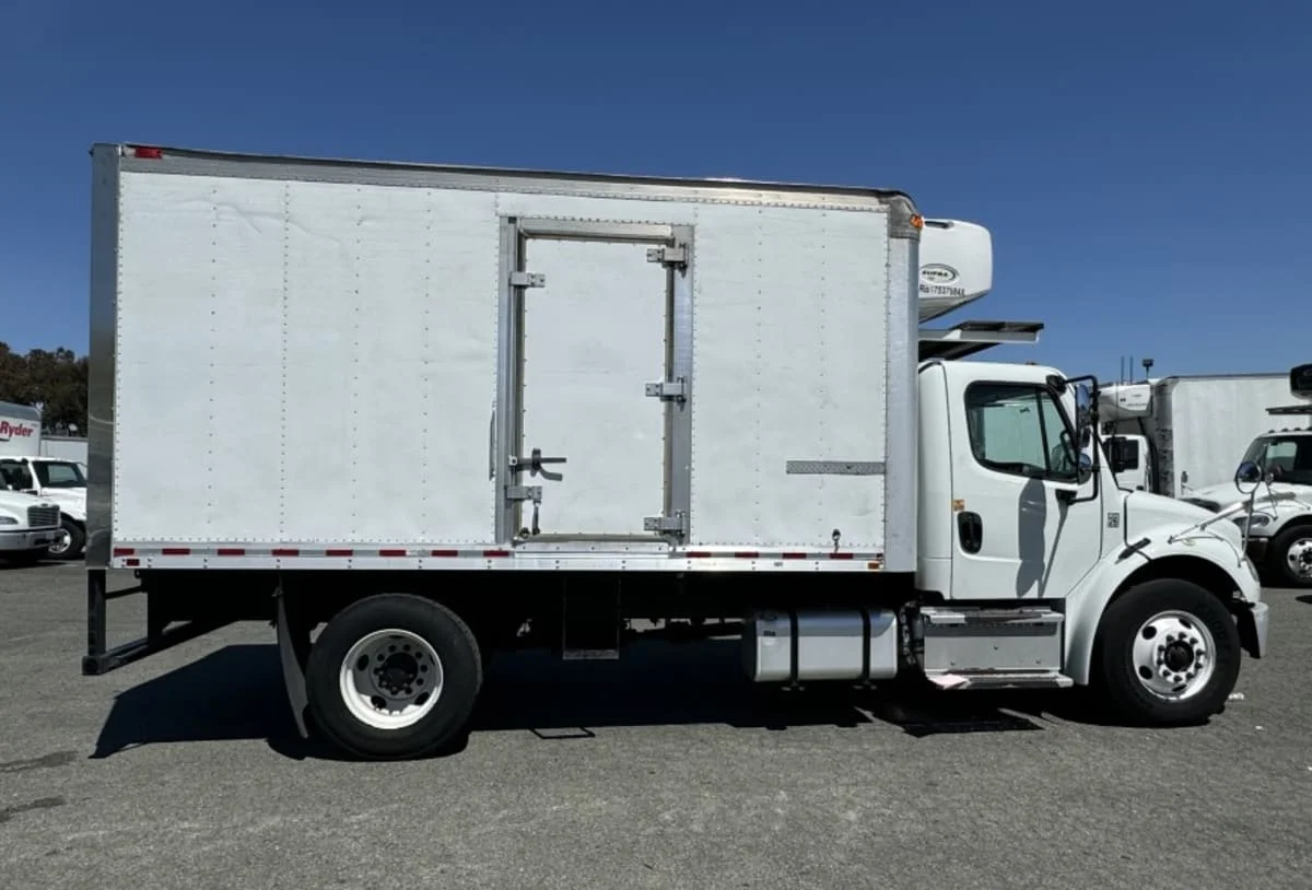 2017 Freightliner M2 106 - image 13