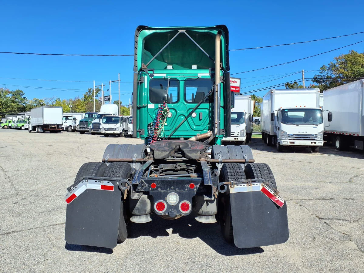 2020 Freightliner Cascadia in Warwick, RI — photo 5