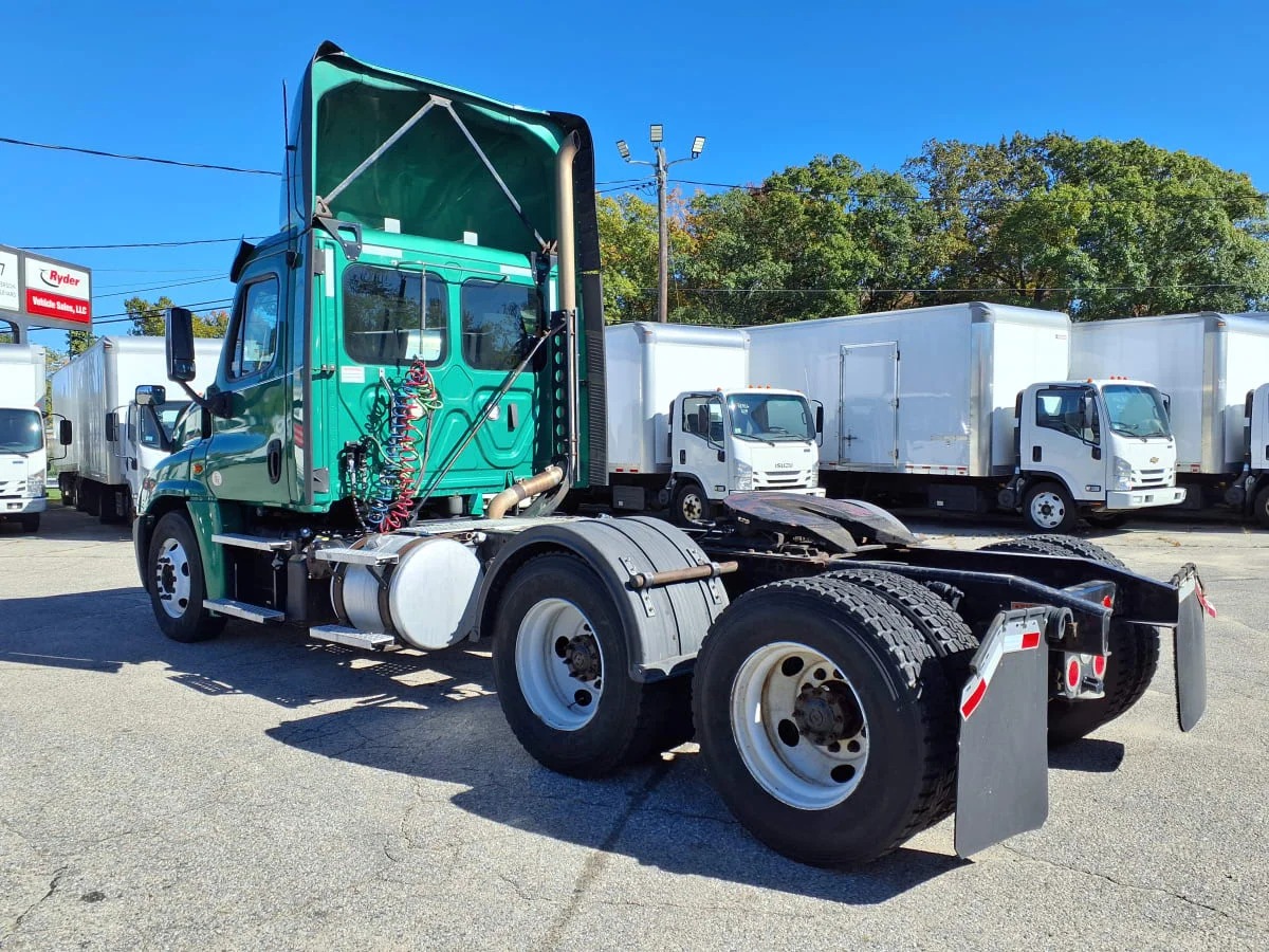 2020 Freightliner Cascadia in Warwick, RI — photo 6