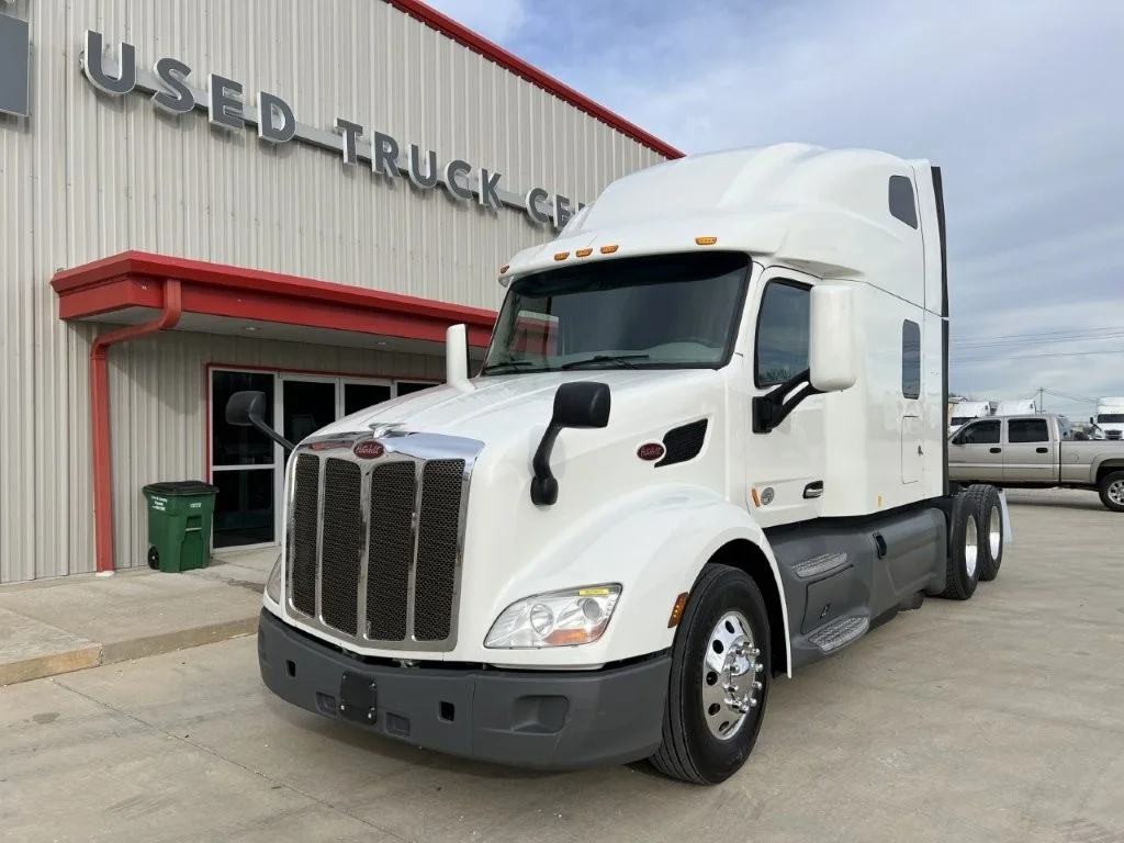 2021 Peterbilt 579 - image 1