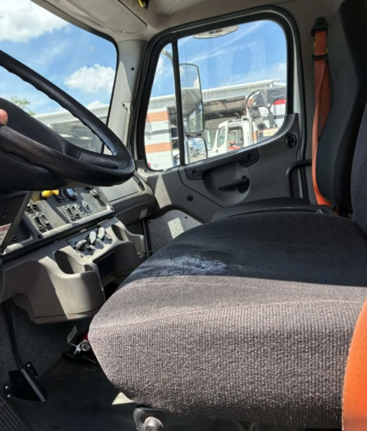 2020 Freightliner M2 106 in Jacksonville, FL — photo 5