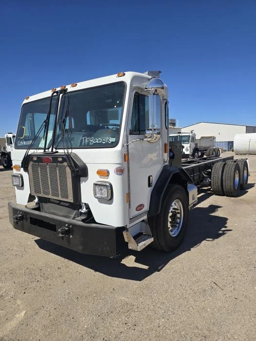2026 Peterbilt 520 in Houston, TX — photo 2