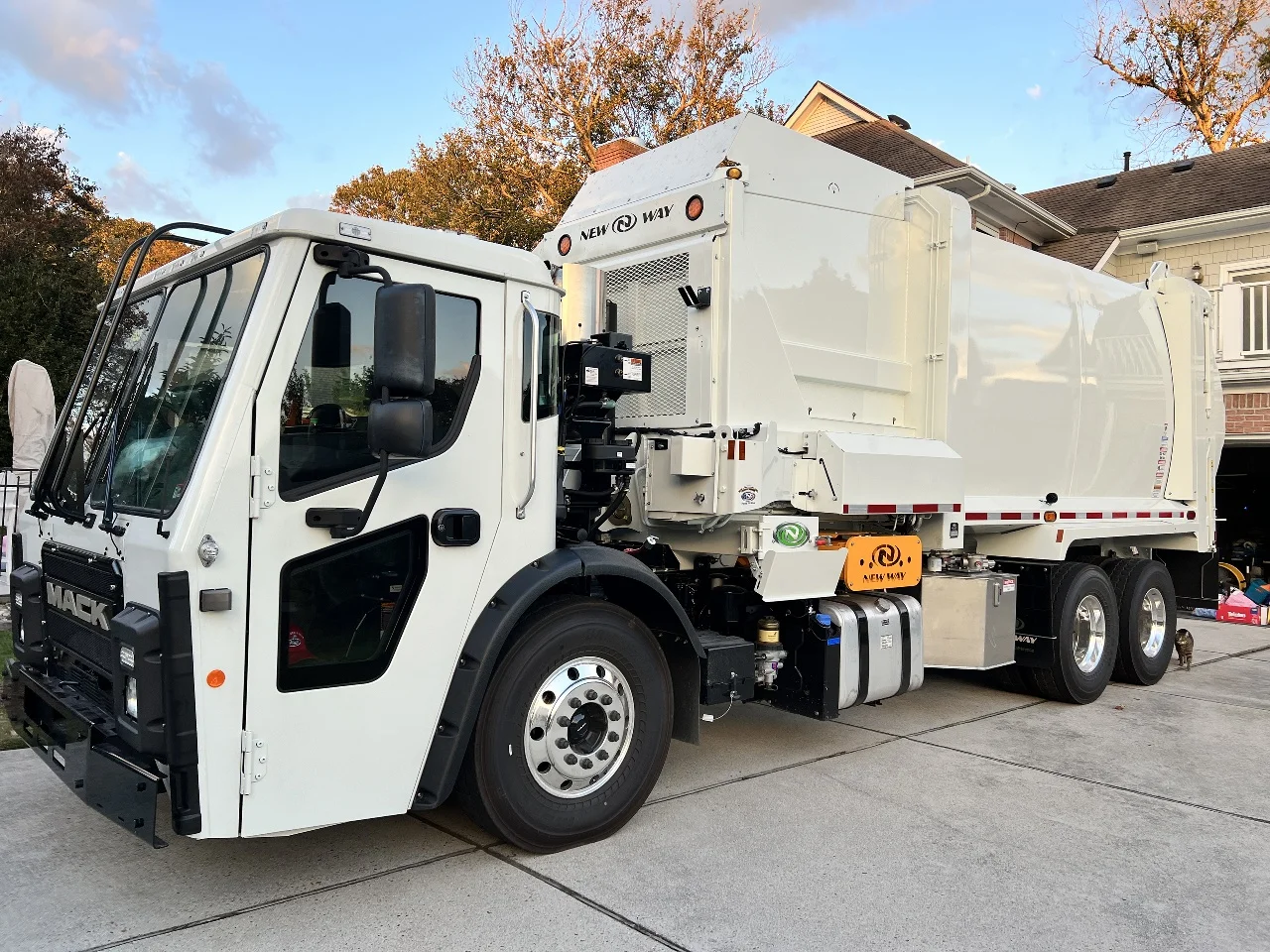 2026 Mack LR in Gainesville, VA — photo 4