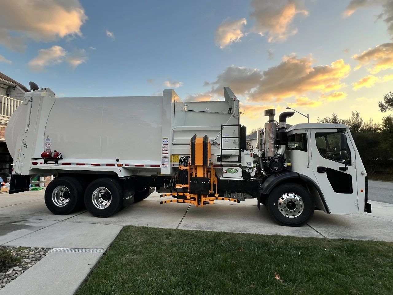 2026 Mack LR in Gainesville, VA — photo 3