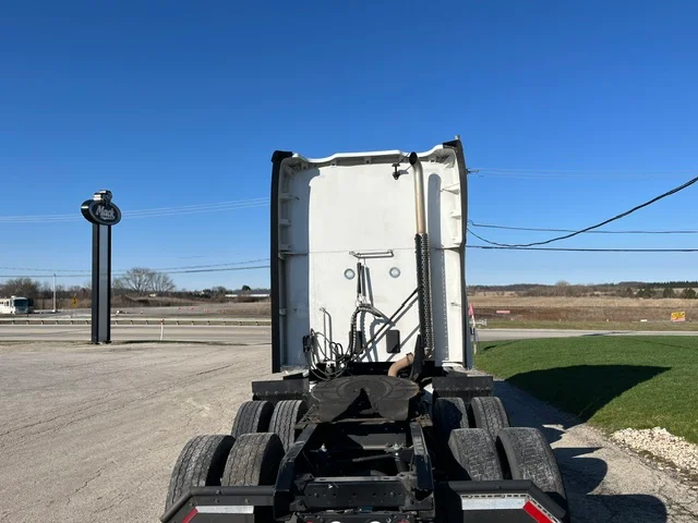 2022 Kenworth T680 - image 6
