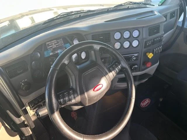 2021 Peterbilt 579 - image 7