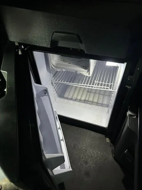 2022 Freightliner Cascadia - image 9