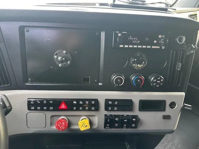 2022 Freightliner Cascadia - image 6