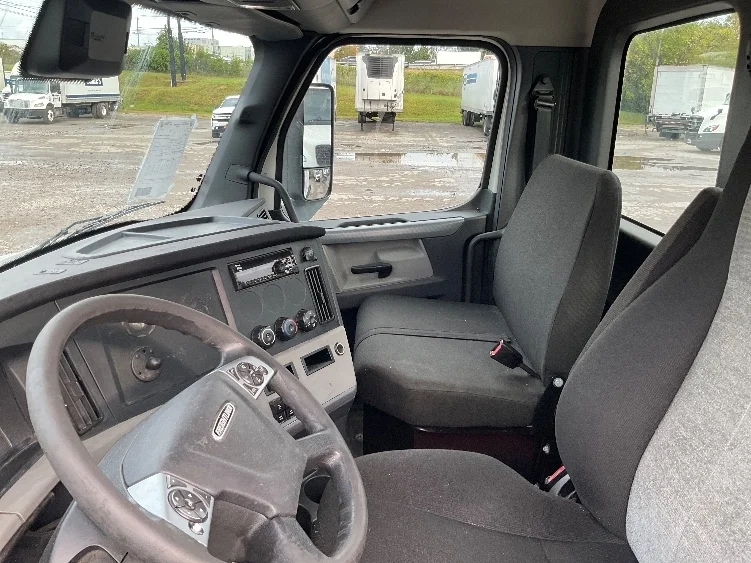 2021 Freightliner Cascadia - image 10