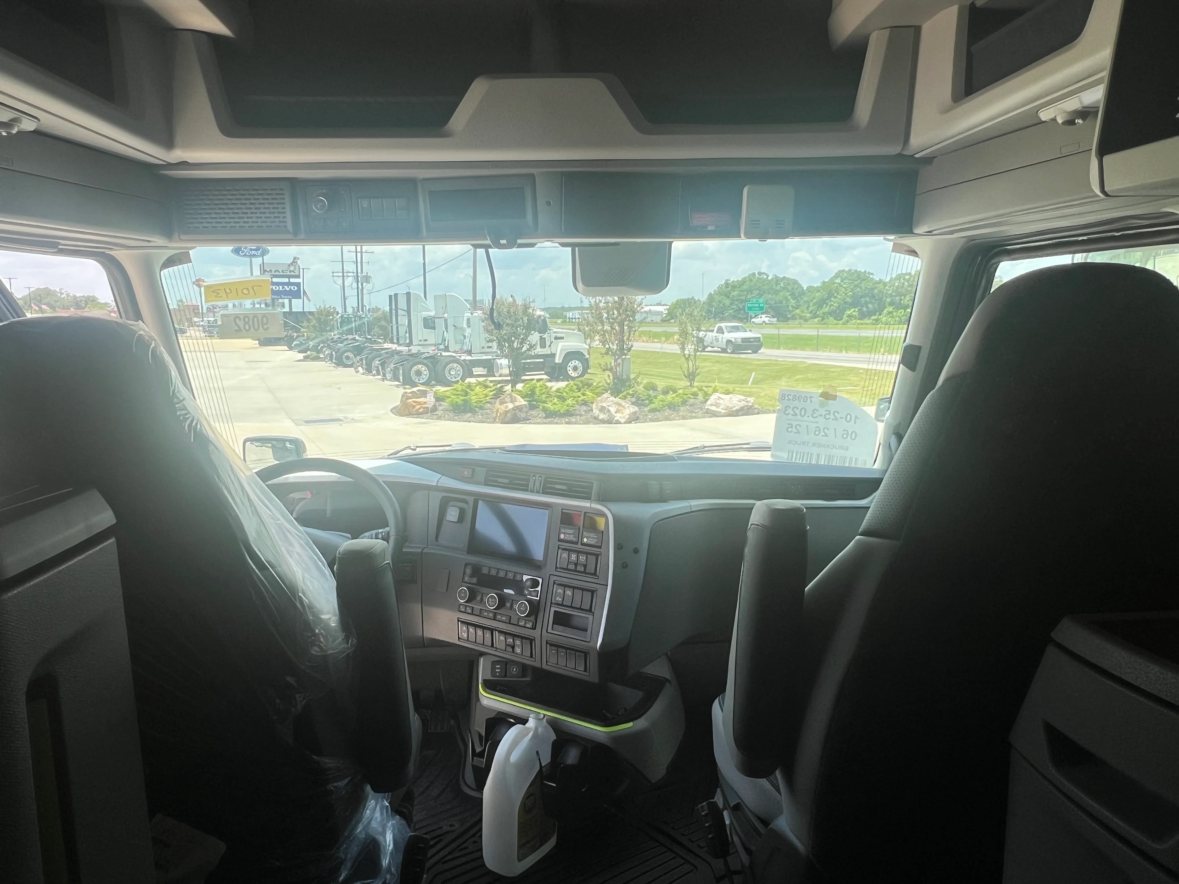2026 Volvo VNL 660 in Monroe, LA — photo 17