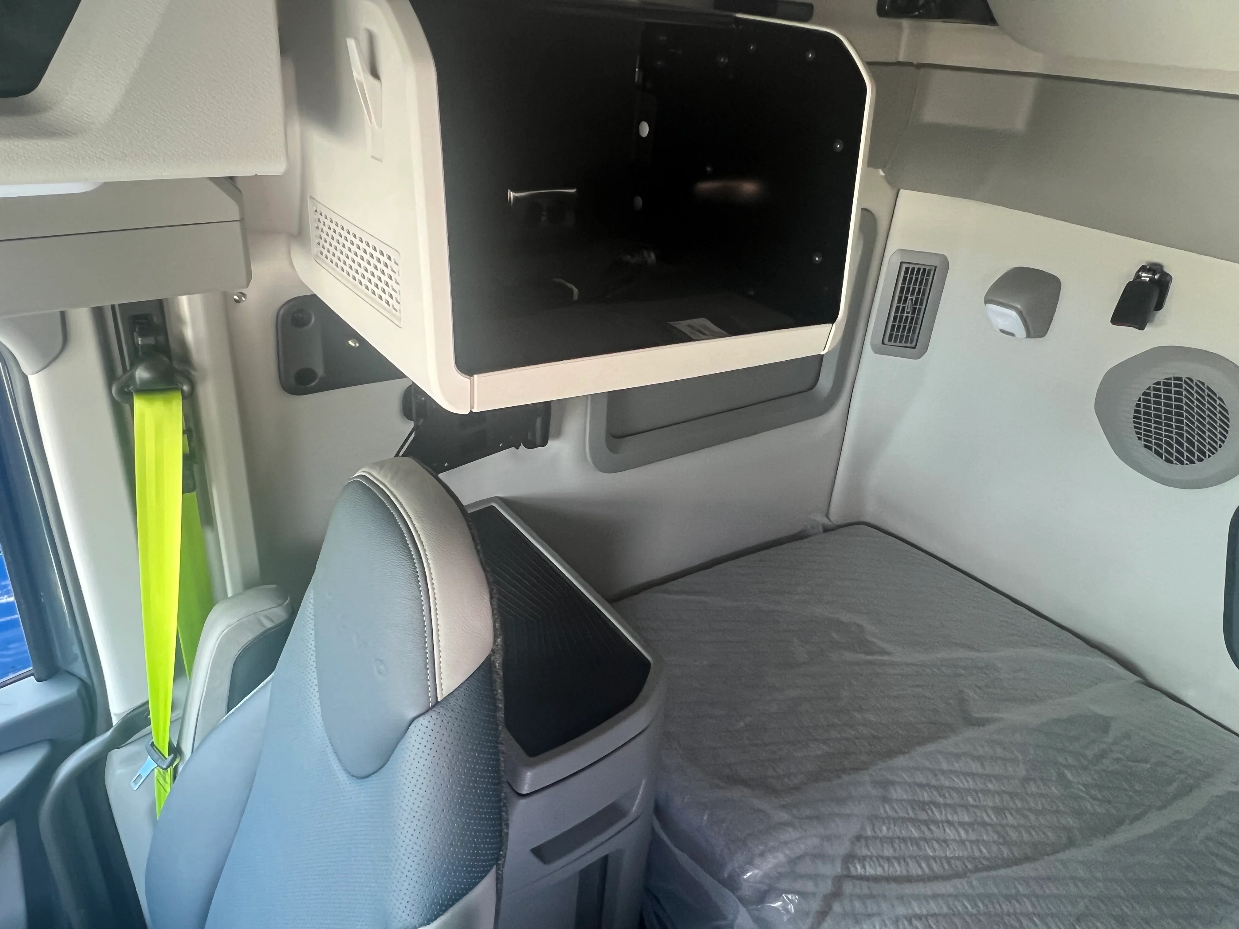 2026 Volvo VNL 660 in Monroe, LA — photo 16
