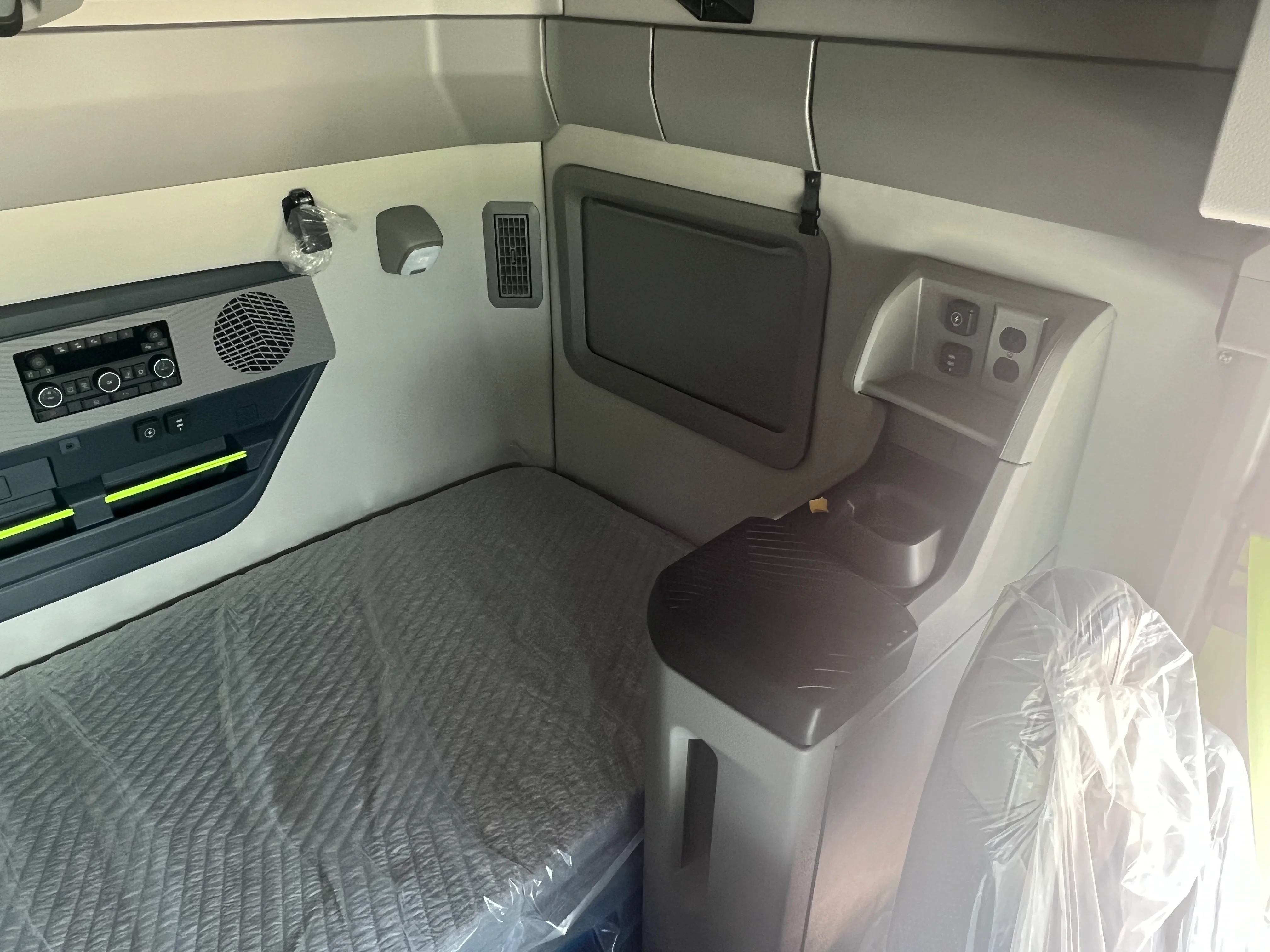 2026 Volvo VNL 660 in Monroe, LA — photo 15