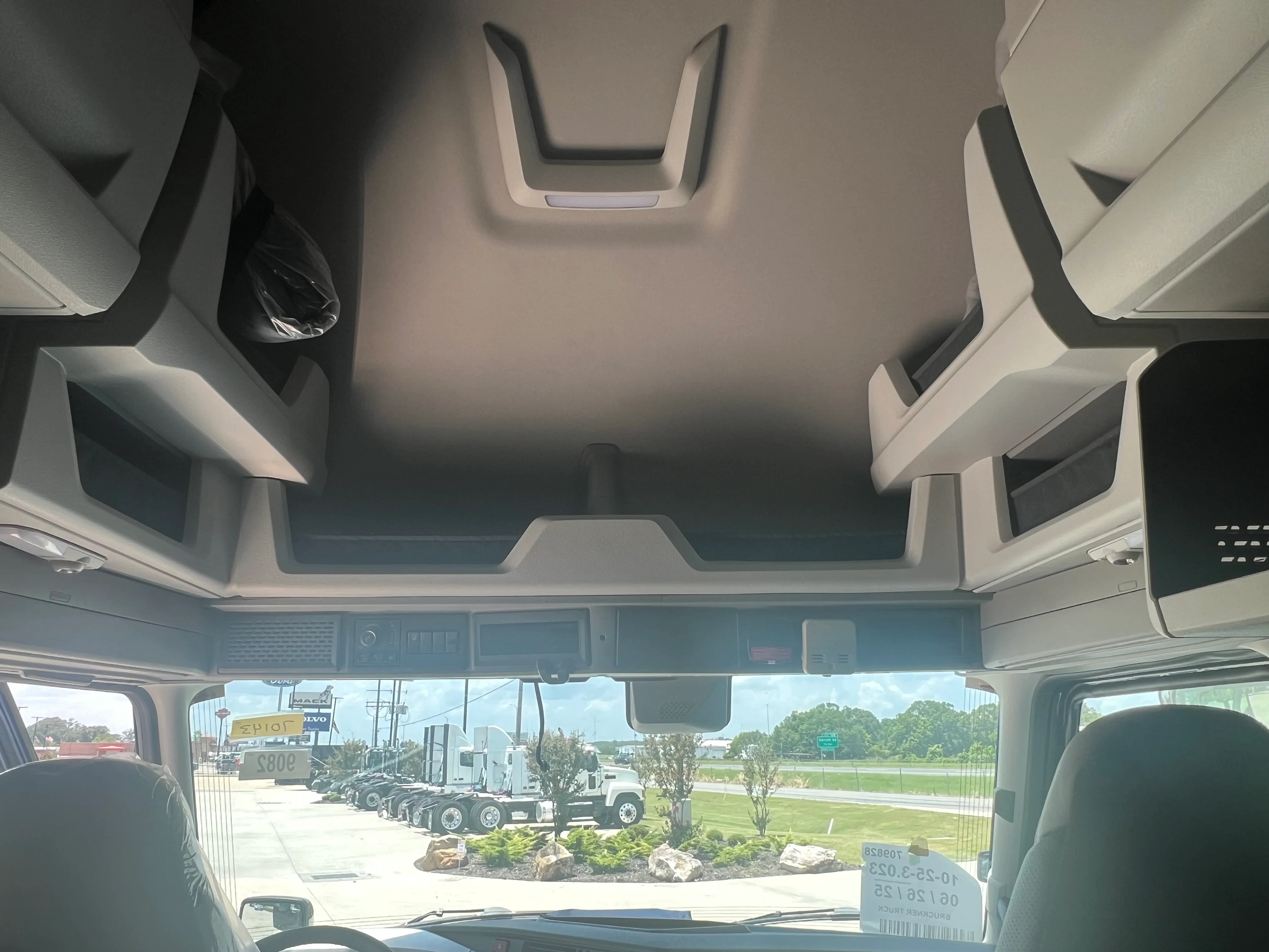 2026 Volvo VNL 660 in Monroe, LA — photo 18