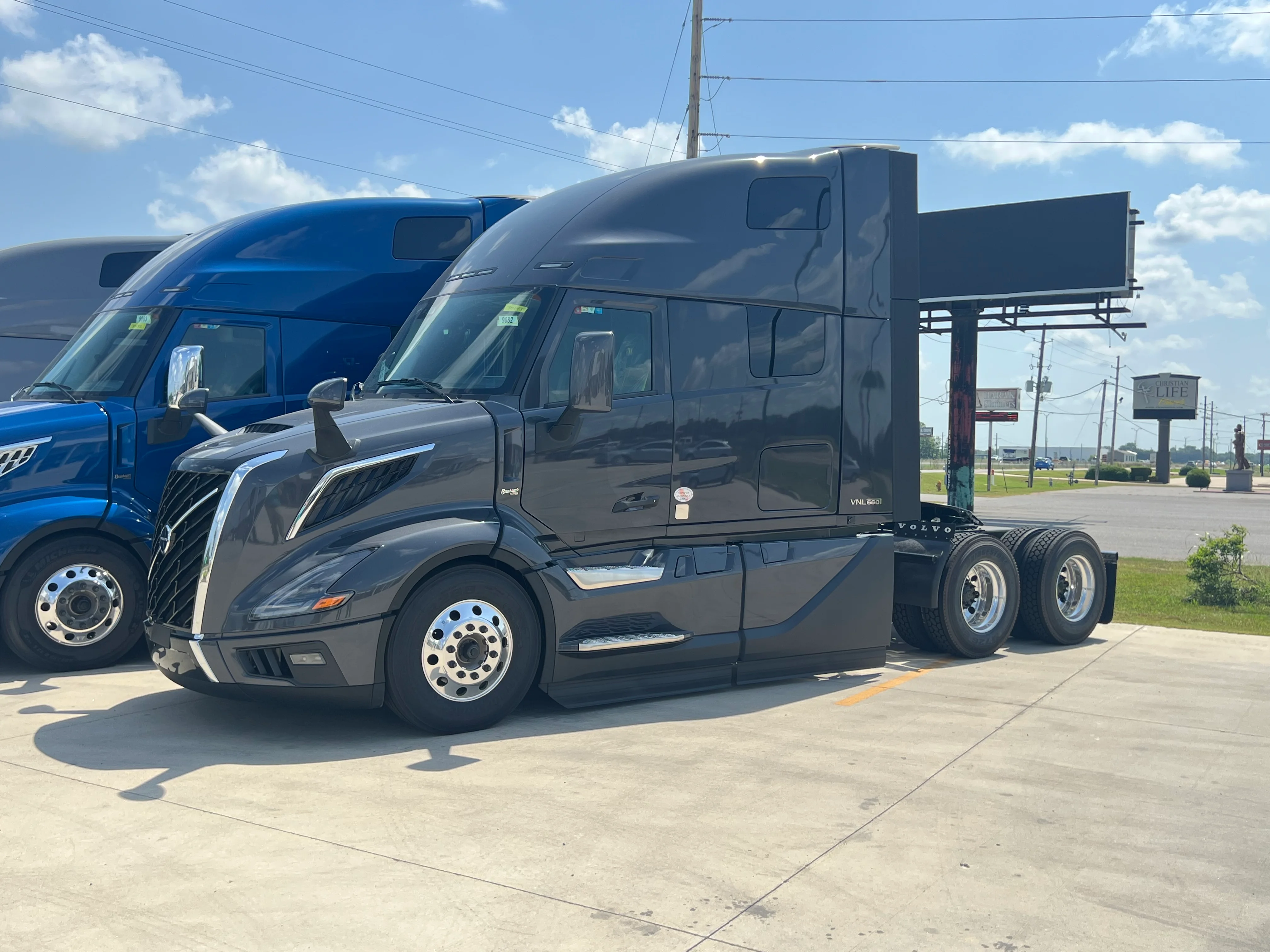 2026 Volvo VNL 660 in Monroe, LA