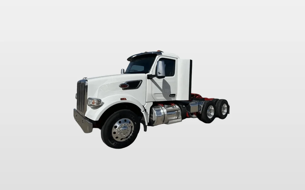 2023 Peterbilt 567 - image 1