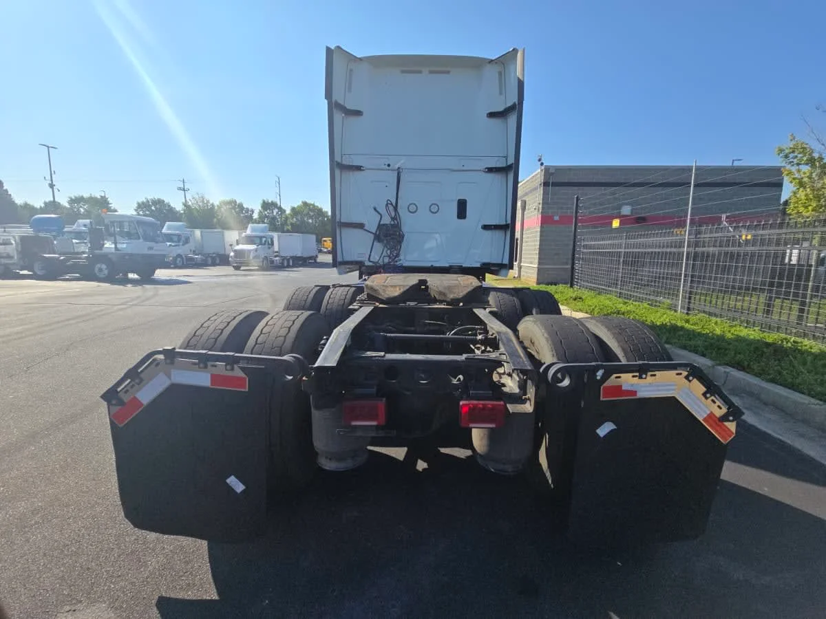 2022 International LT in Atlanta, GA — photo 5