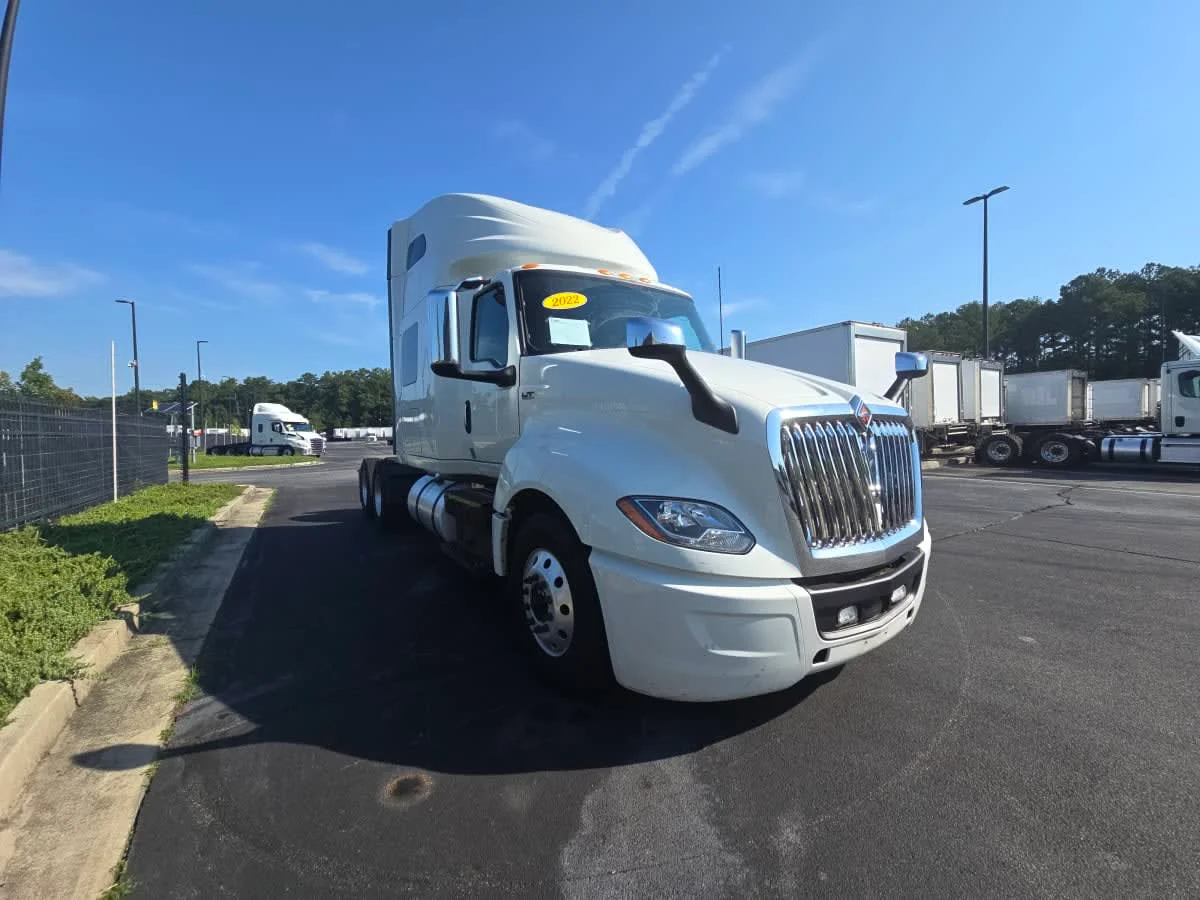 2022 International LT in Atlanta, GA — photo 3