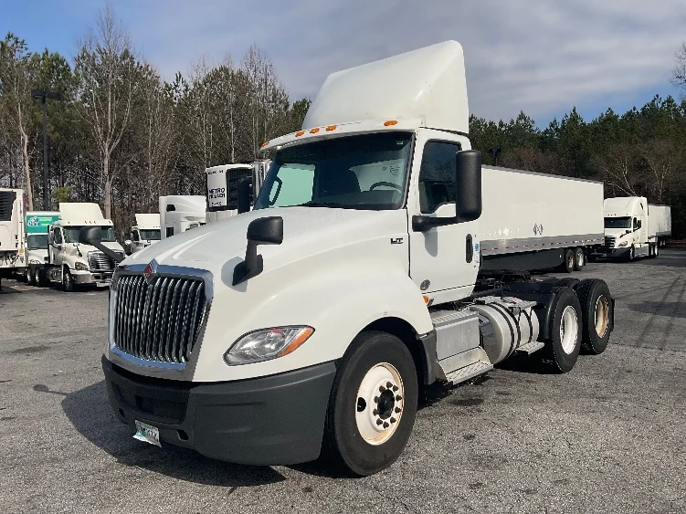 2018 International LT - image 3