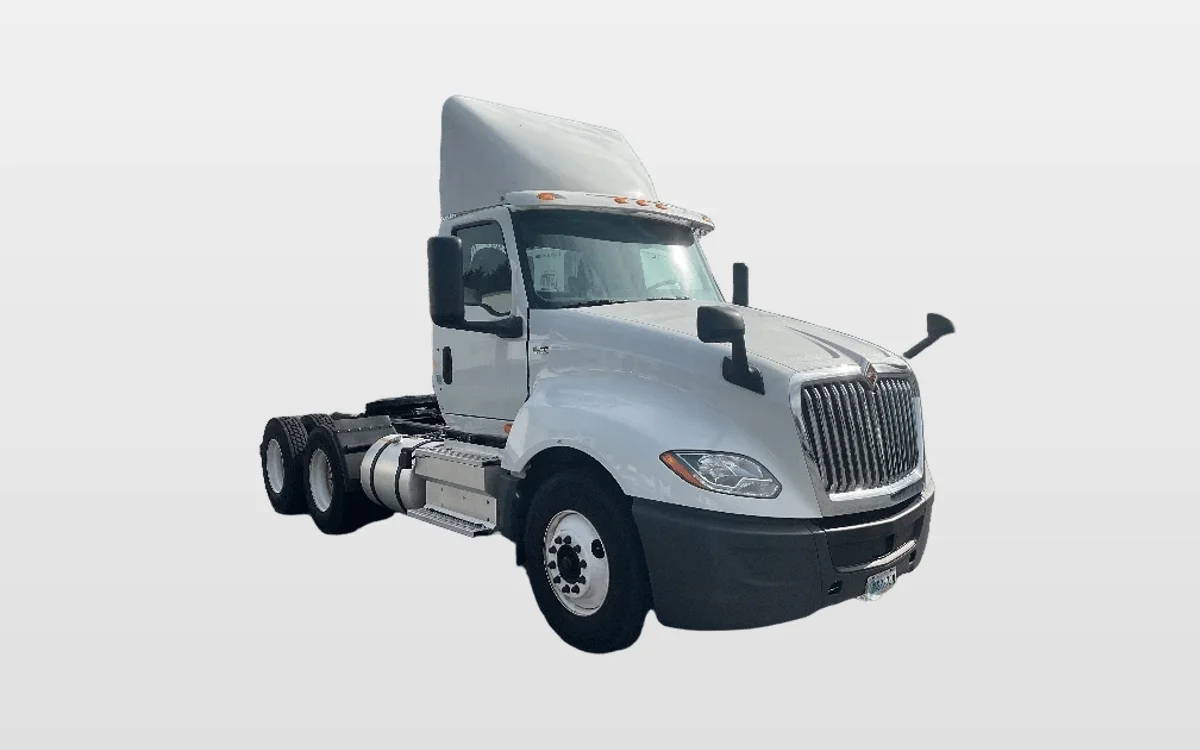 2018 International LT - image 1