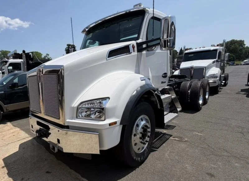 2027 Kenworth T880