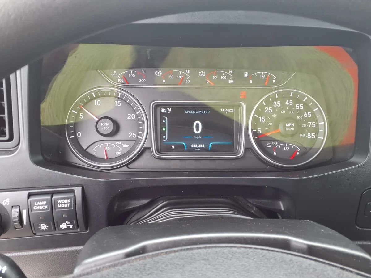 2020 International LT in Cleveland, OH — photo 11